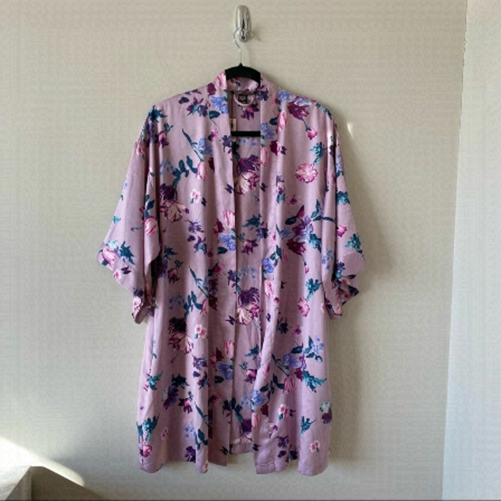 NWT-Floral Midi Length Lightweight Kimono Robe (XS/S)